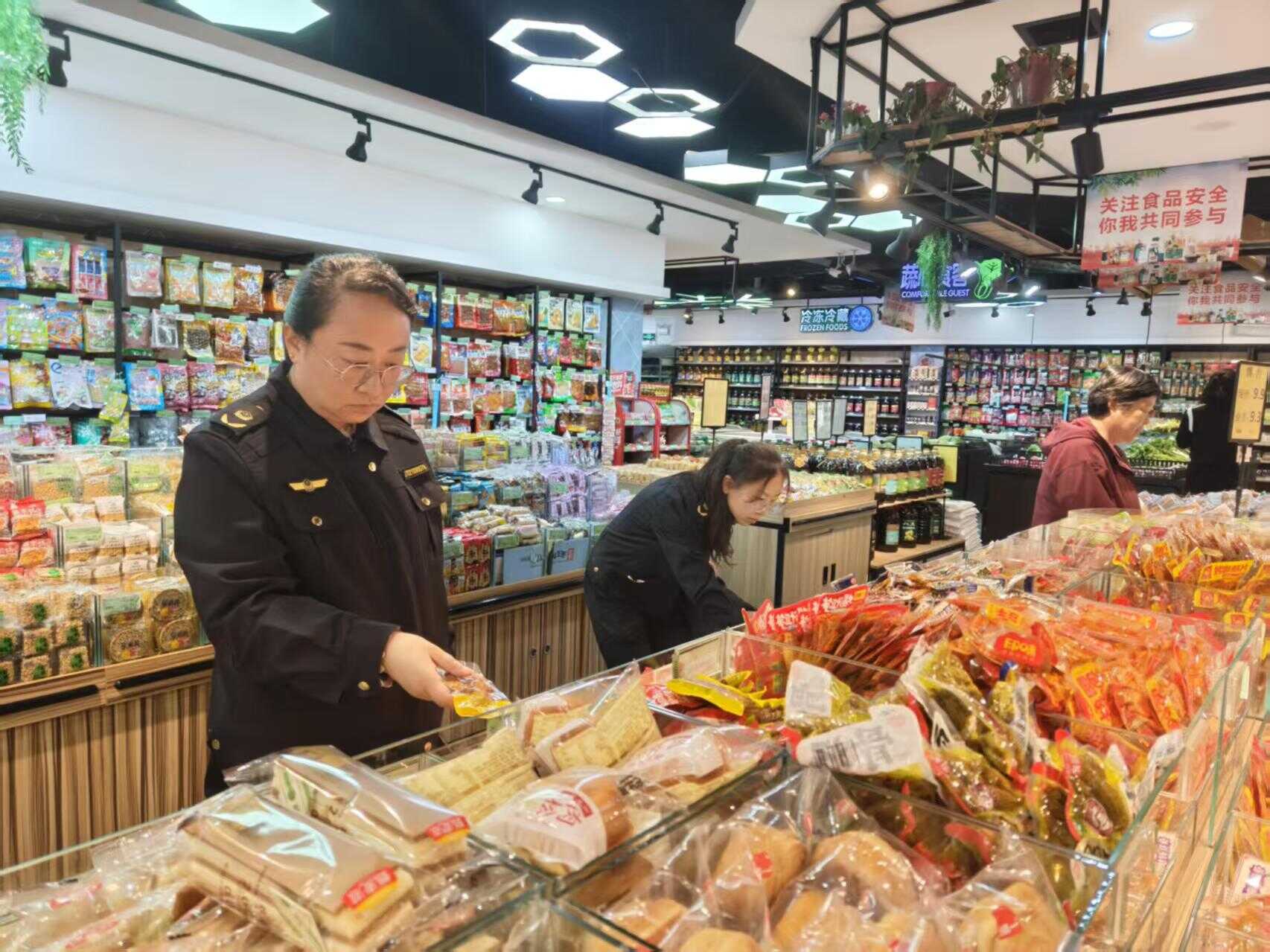 鳳縣市場監督管理局 節日護航“不打烊” 計量監管“亮明燈” 商超經營顯規范